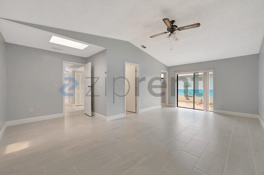 Building Photo - Unit 1420