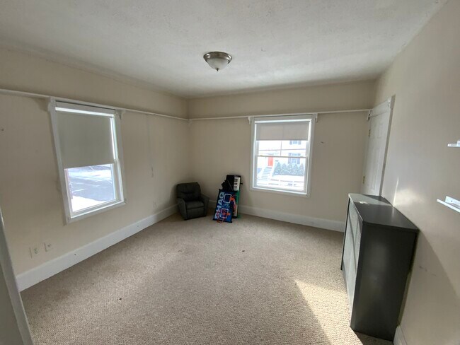 Building Photo - 25 Charles St