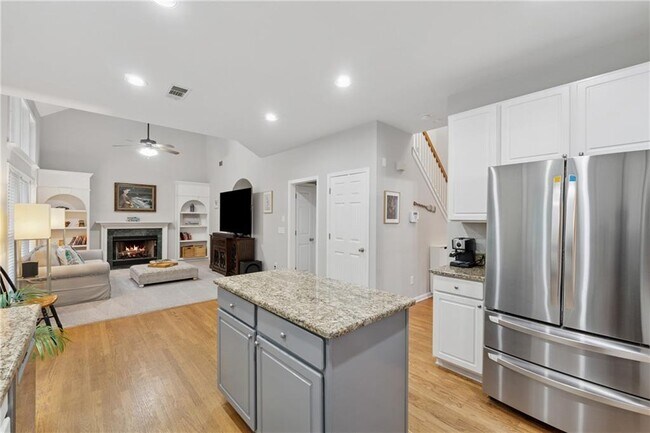 Building Photo - 6520 Fairfield Trce