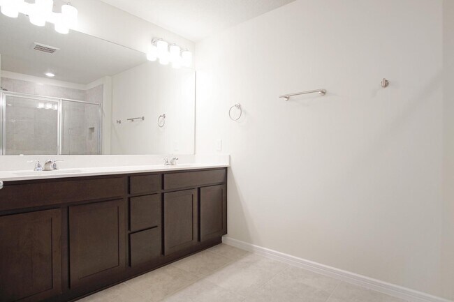 Building Photo - 1721 Delightful Dr