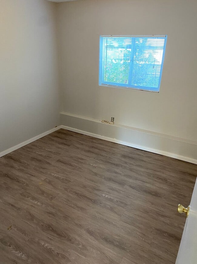 Building Photo - Spacious 2 Bedroom Home for Rent on Gahart...