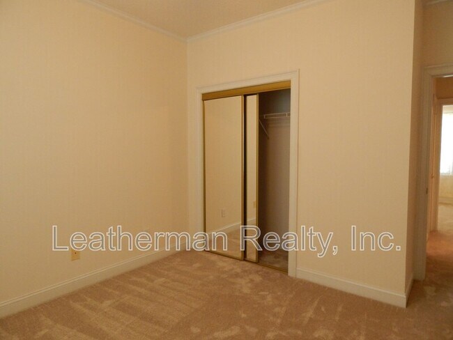 Building Photo - 2109 Elderberry Dr