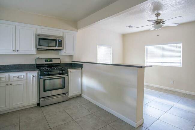 Building Photo - CLEAN CUTE SOUTH VALLEY 3 Bedroom  2 Bath