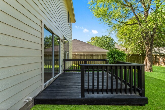 Building Photo - 235 Doncaster