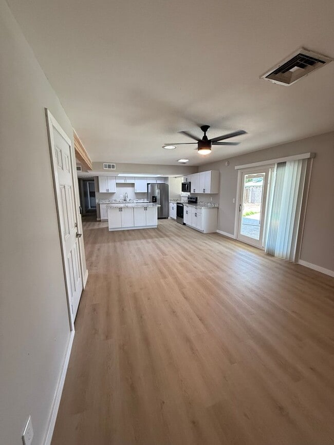 Building Photo - 5 Bedroom 3 Bathroom- Mill & Baseline