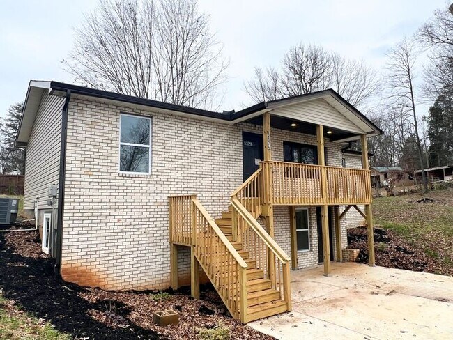 Building Photo - 9905 Coward Mill Rd