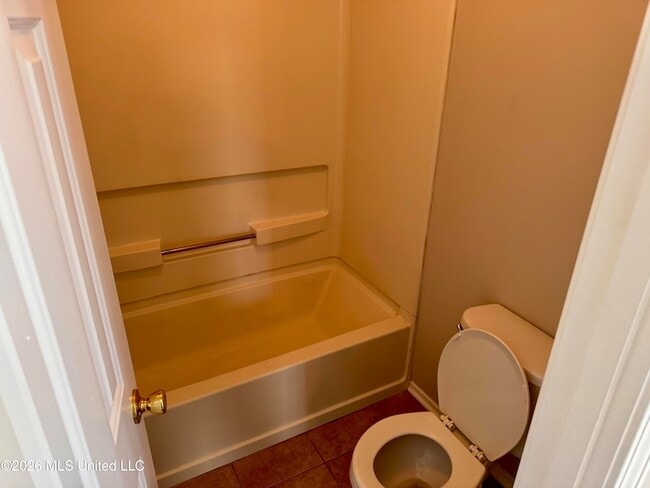 Building Photo - 6440 Lynnfield Rd