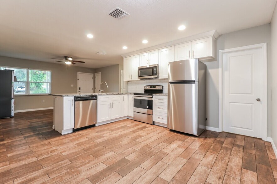 Building Photo - 3014 N Pineway Dr