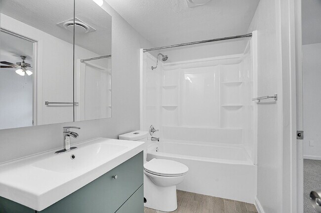 Building Photo - $2,145.95 with $300 Off the first month's rent, 2 Beds - 1 Bath, Townhouse in Greenwood Village w...
