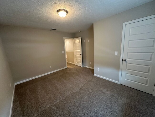 Building Photo - Brand New Townhome In Shelbyville - MOVE I...