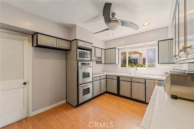 Building Photo - 233 S Swall Dr