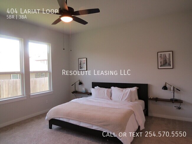 Building Photo - 404 Lariat Lp