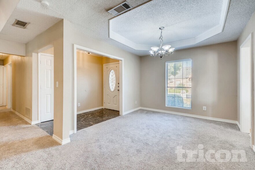 Building Photo - 641 Park Ln