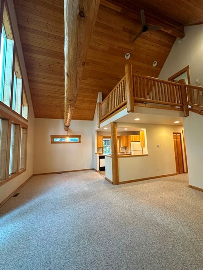 Building Photo - Chalet in the Running Y