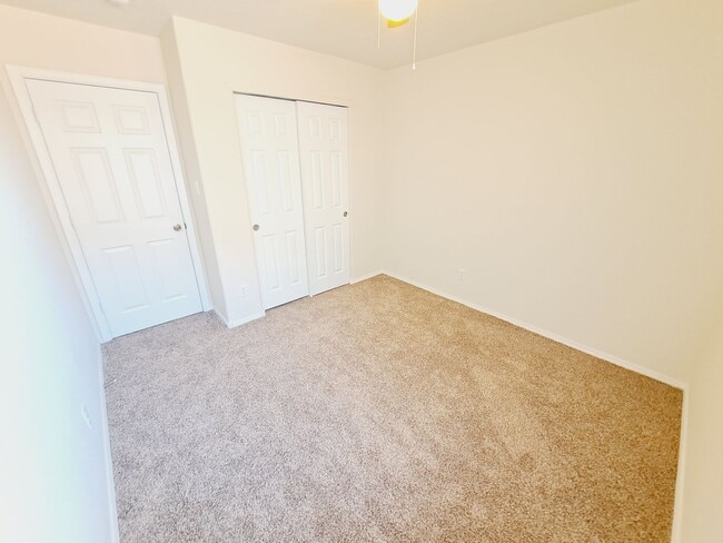 Building Photo - 3 bed 2 bath 1575 sq ft home