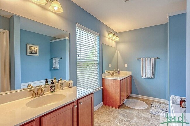 Building Photo - Spacious Home on a Corner Lot in Heritage New Riverside!