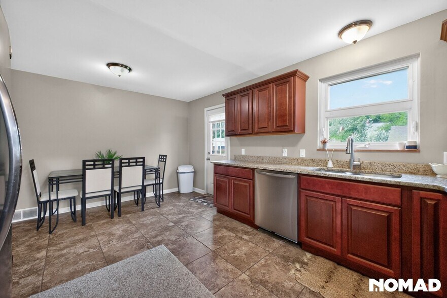 Building Photo - 1723 Edgewood Dr