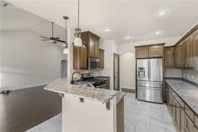 Building Photo - 2304 SW Chaddington Rd
