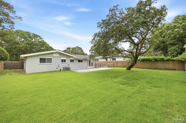 Building Photo - 302 Loruna Dr