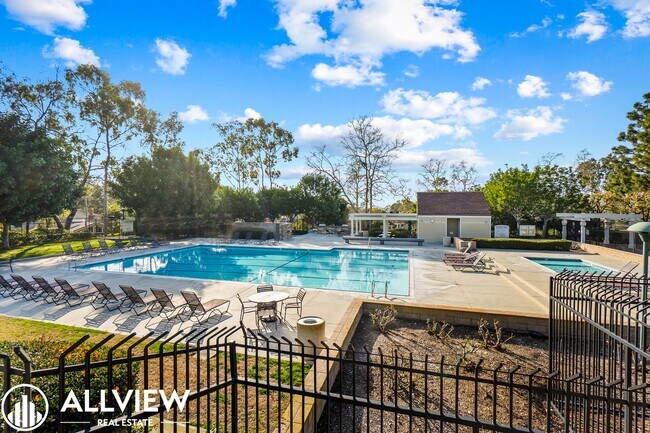Building Photo - Spacious 4 bed, 2.5 bath Home Available Now in the Turtle Rock community