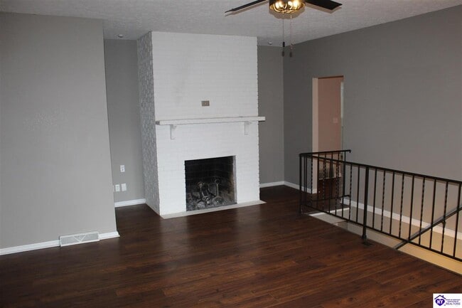 Building Photo - 593 Charlemagne Blvd