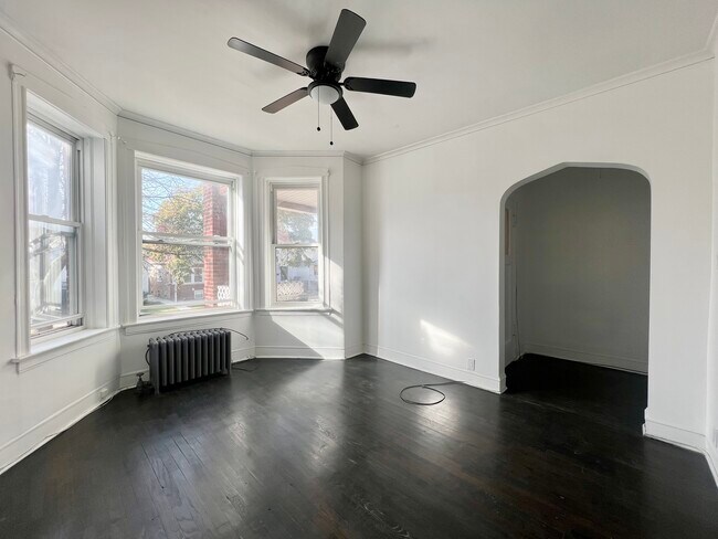 Building Photo - 4143 N McVicker Ave