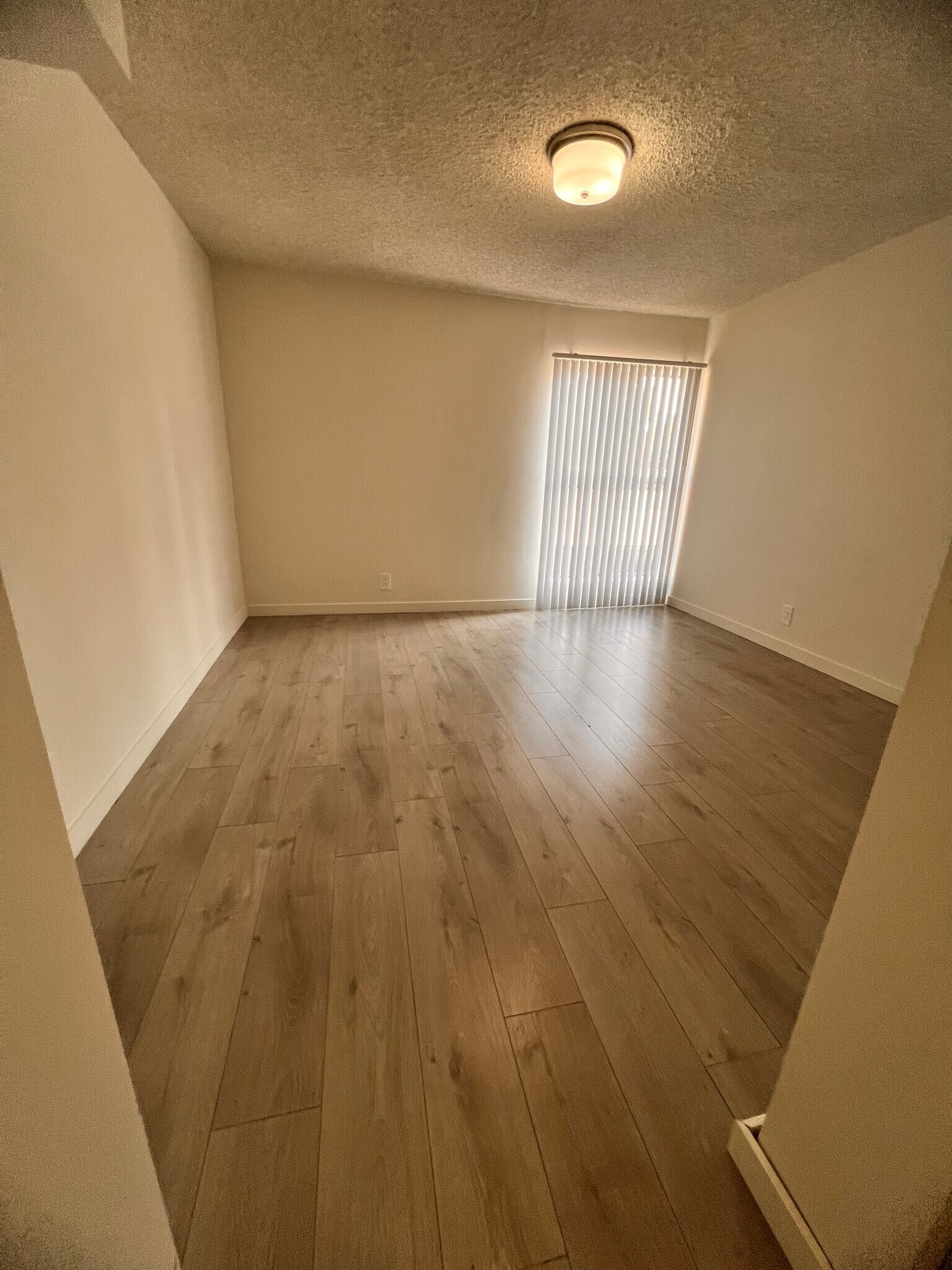 Building Photo - 8036 Owensmouth Ave