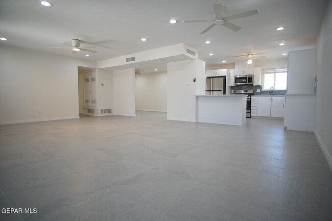 Building Photo - 4573 Bobolink Way