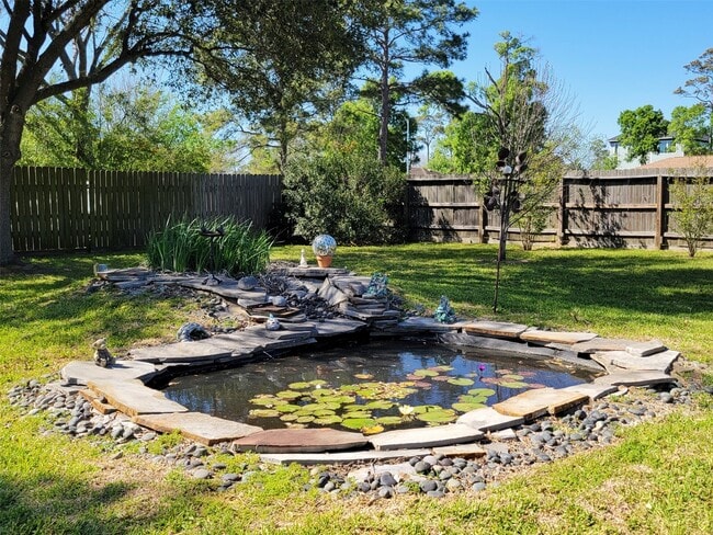 Building Photo - 519 N Shady Ln