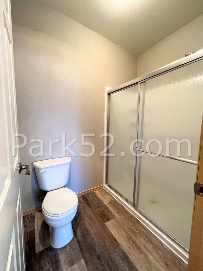 Building Photo - 2 Bedroom Condo in DuPont