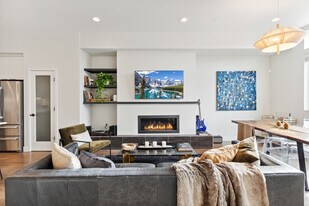 Building Photo - 2345 Decatur St