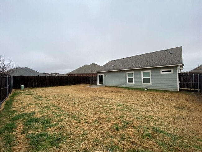 Building Photo - 809 Lakeview Dr