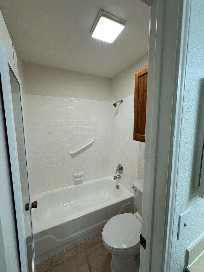 Building Photo - 9538 Cloverdale