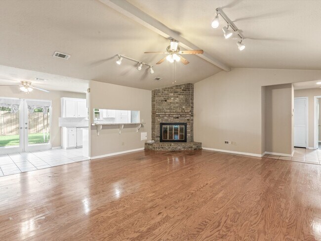 Building Photo - 9811 Charter Ridge Dr