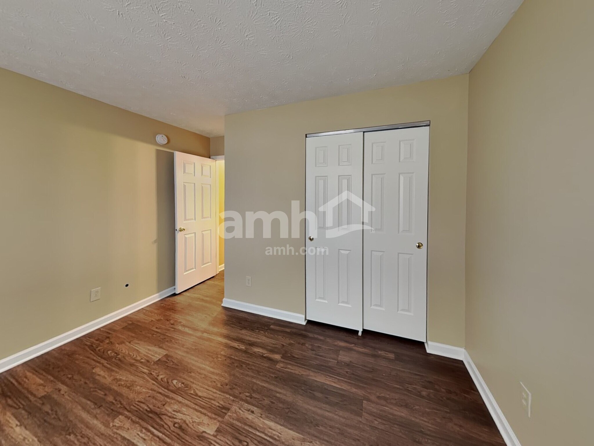 Building Photo - 8749 Trumpeter Dr