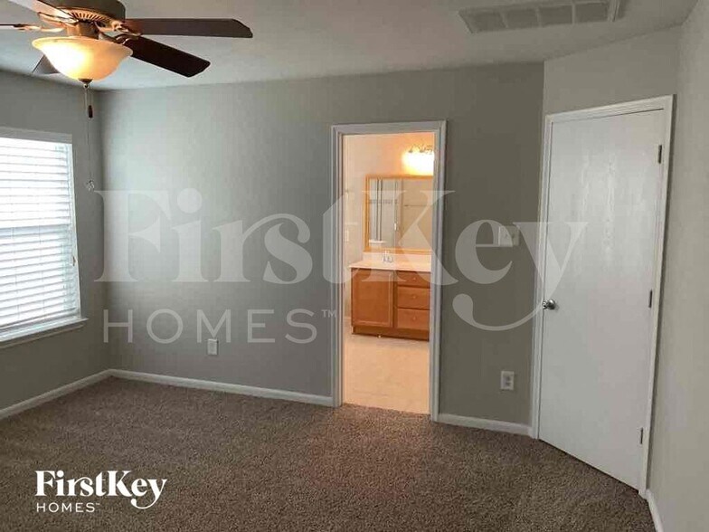 Building Photo - 6626 Hollow Harvest Ln