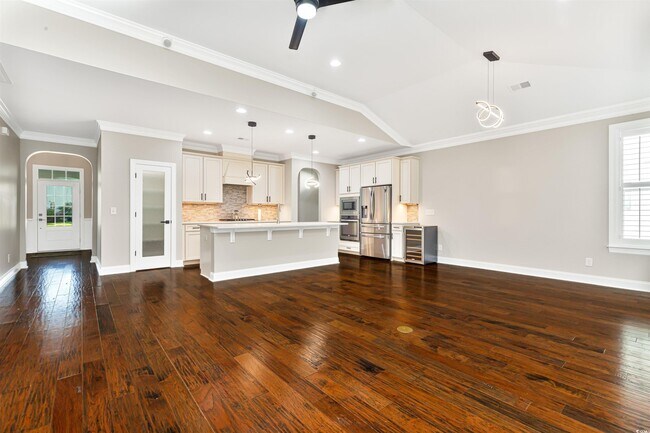 Building Photo - 1592 Buckingham Ave