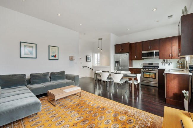 Building Photo - 2 Bed, 2 Bath - Top Floor Modern Mission C...