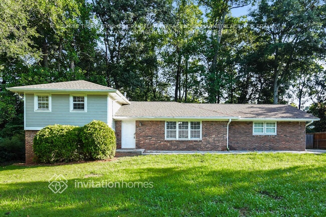 Building Photo - 1634 E Lake Dr