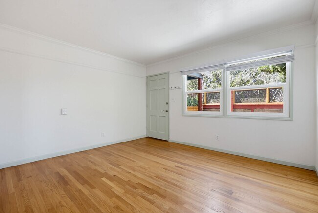 Building Photo - 4449 Dawson Ave