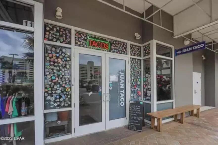 Building Photo - 9860 S Thomas Dr