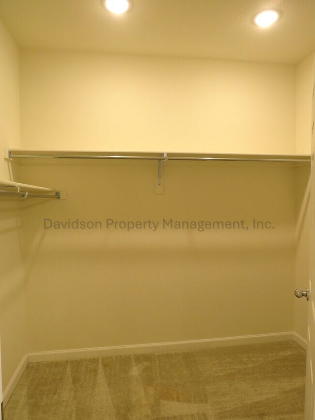 Building Photo - Beautiful Newer 2 Bedroom Condo in Briargate Area