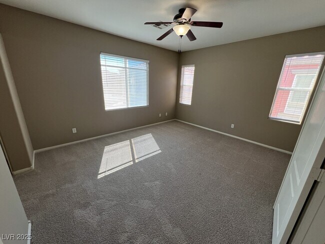 Building Photo - 733 Easter Lily Pl