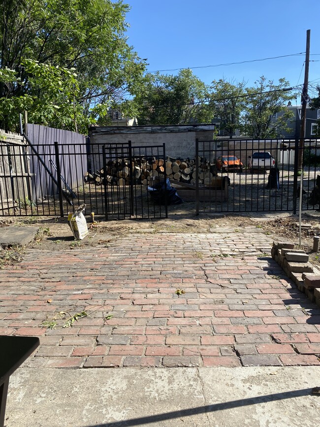 Unit 1 Fenced Yard - 217 Hamilton Ave