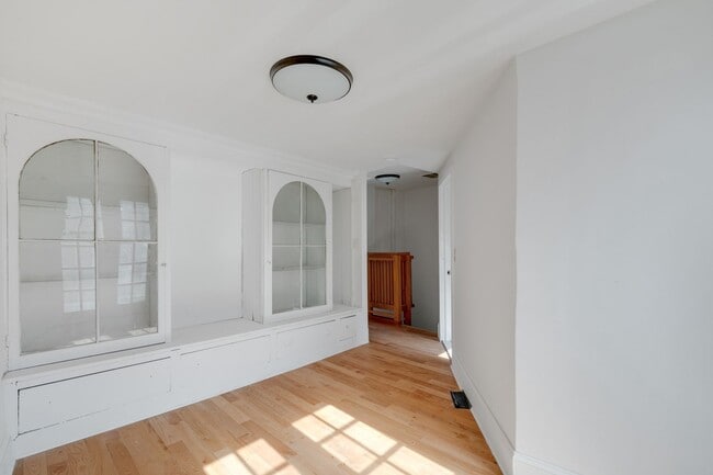 Building Photo - Newly Renovated Home Northern Liberties