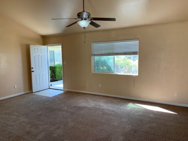 Building Photo - 5404 El Palacio Dr
