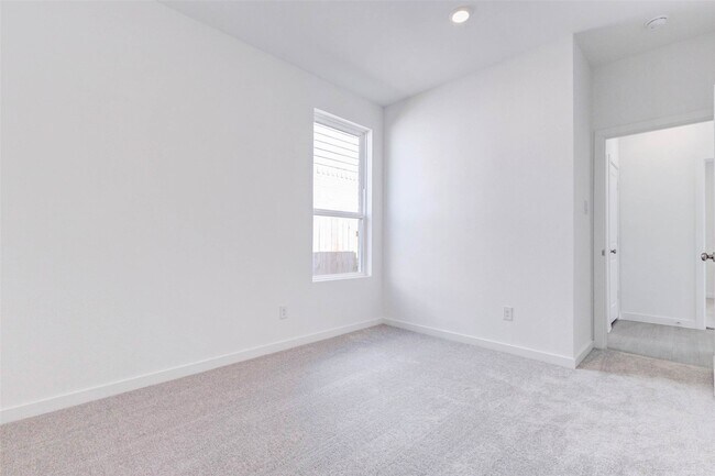 Building Photo - 27410 Sweetwater Bay Dr