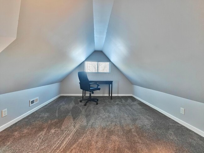 Building Photo - 1340 Oak St