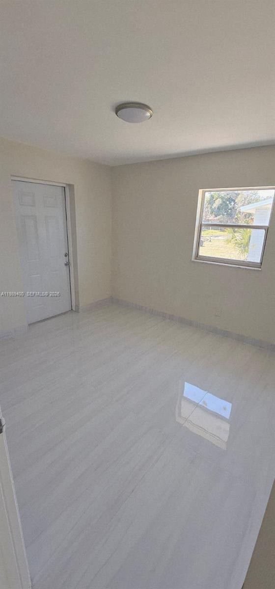 Building Photo - 338 8th Ave SW