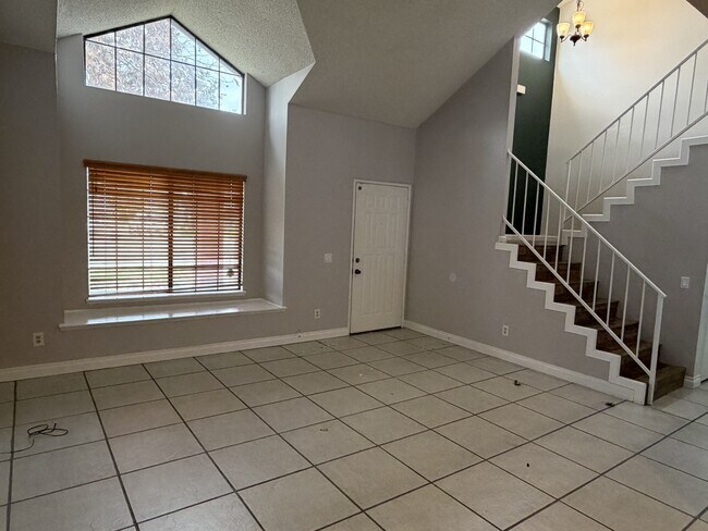 Building Photo - 29639 Greenhill Dr